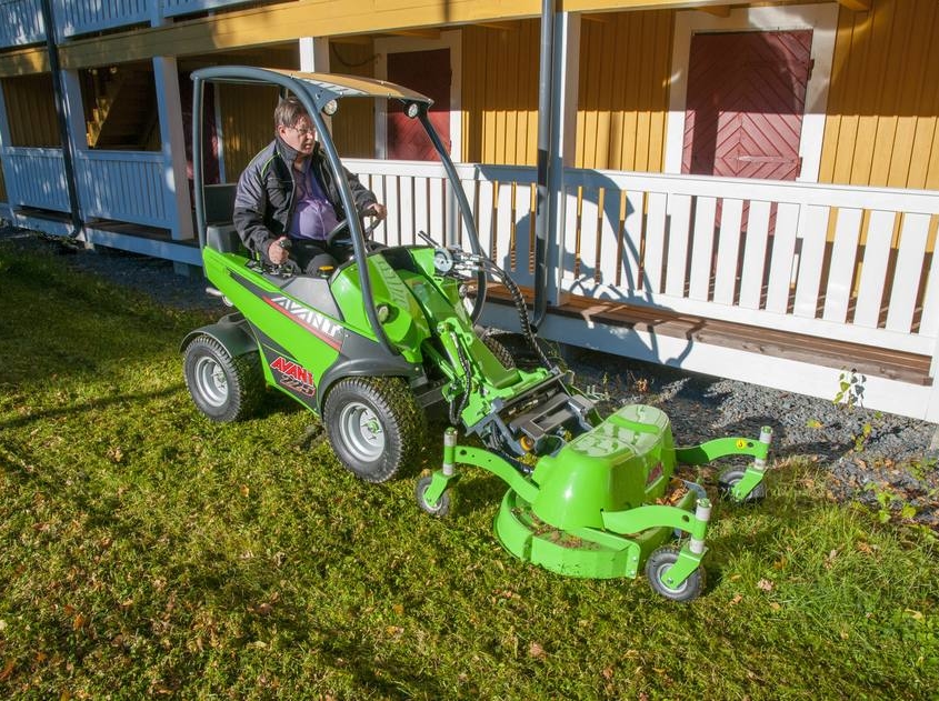 Rasenmähen Galabau Minilader