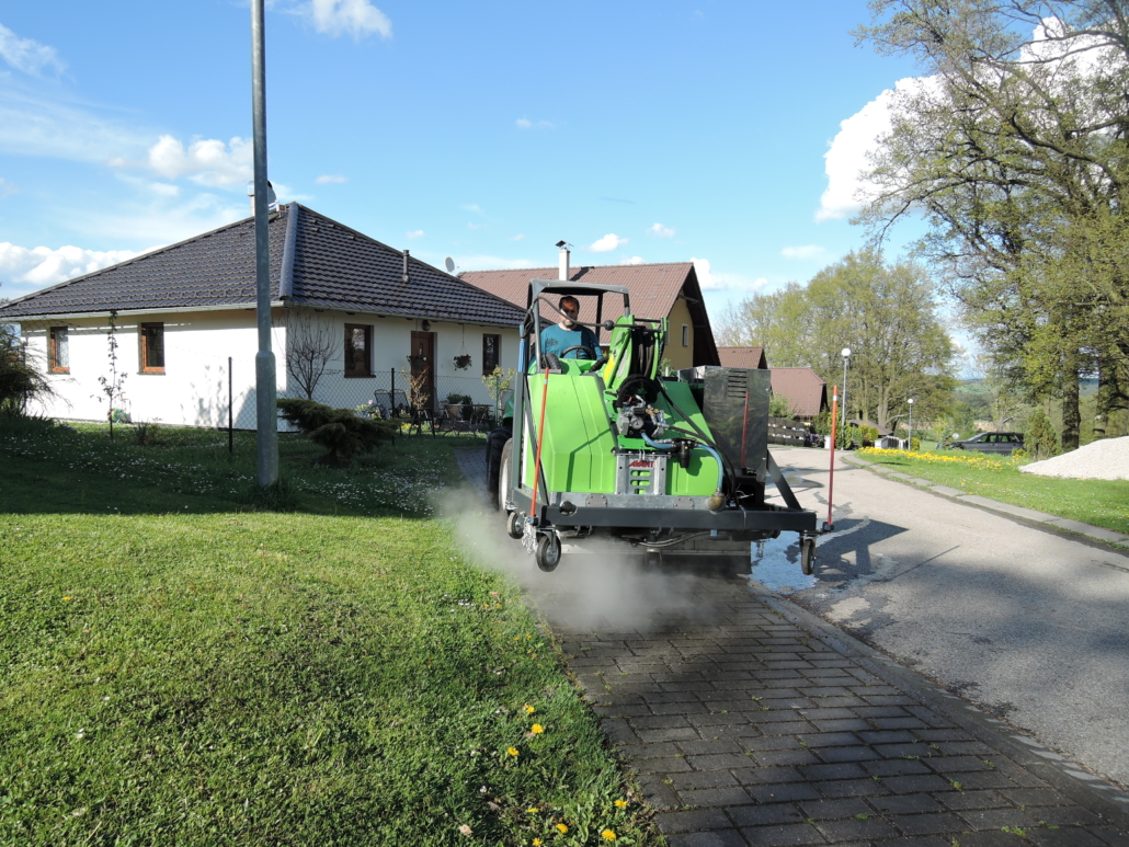 Unkraut beseitigen Avant Anbaugerät