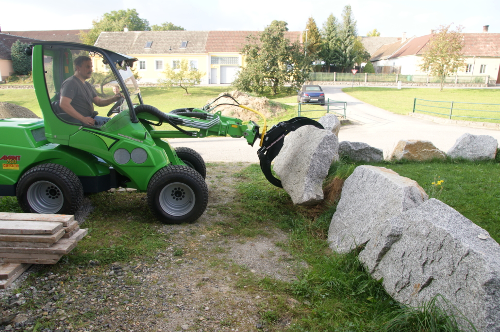 Steingreifer hydraulisch Avant Strobl Hoflader Anbaugerät