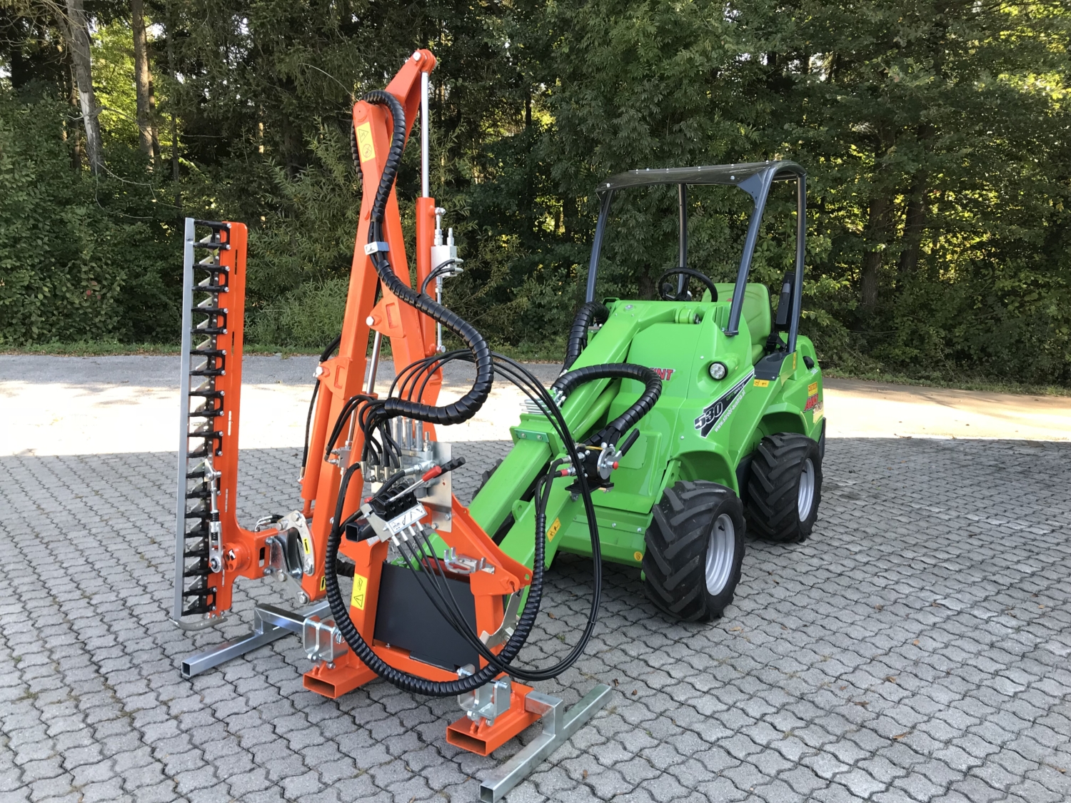 Heckenschere für Hoflader / Radlader Strobl Austria Gmbh