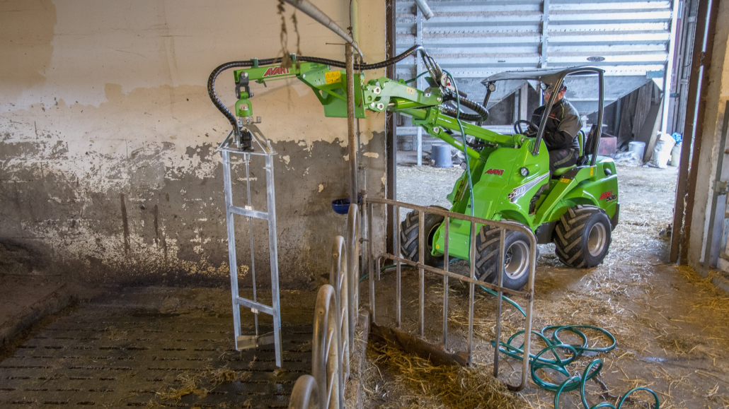 Spaltenmixer Avant Anbaugerät Hoflader