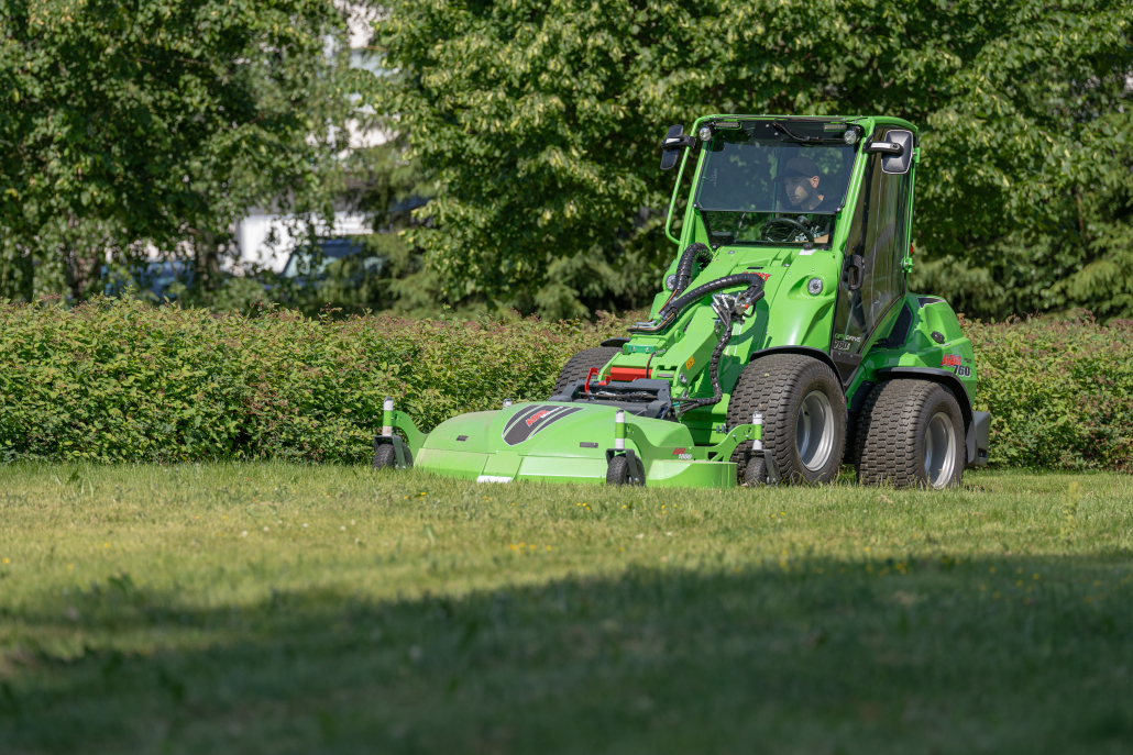 Rasenmäher Hoflader Radlader Anbaugerät