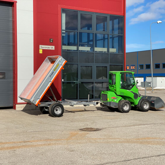 Foresteel FT2200 T3 Dreiseitenkipper mit Avant Mulitfunktionsradlader